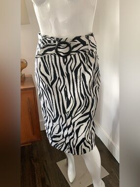 Zebra-Print Pencil Skirt with Belt - Black & White